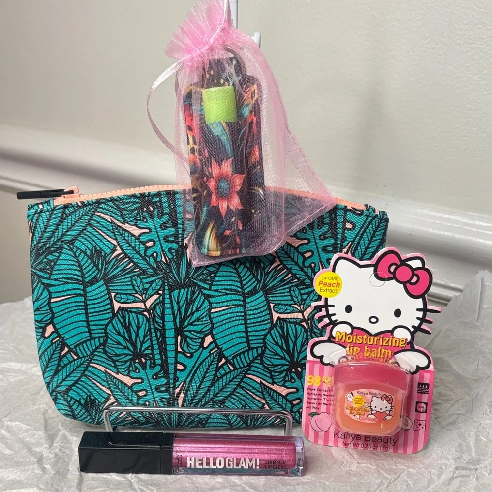 🔥HELLO KITTY LIP-CARE: LIPGLOSS, LIP BALM BUNDLE - Picture 2 of 12